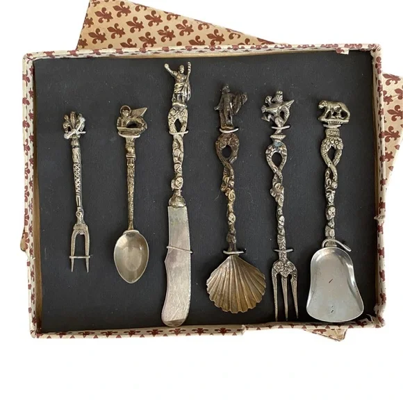 Shoppers Around The World “Candlelight Silver” w original box and paper. - Picture 10 of 12